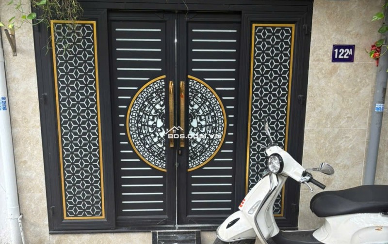 Bán nhà tầng 1 khu tập thể Nghĩa Tân 55m², ô tô đỗ cửa, sổ đỏ chính chủ, vị trí đẹp